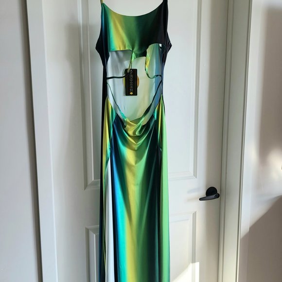 Goddess Gown! - Picture 2 of 3